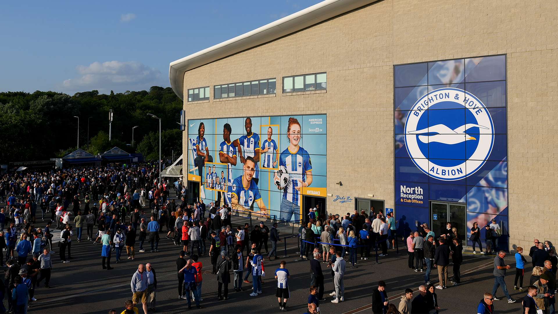 欧洲杯：意大利蓝衣军团在家门口铸就传奇